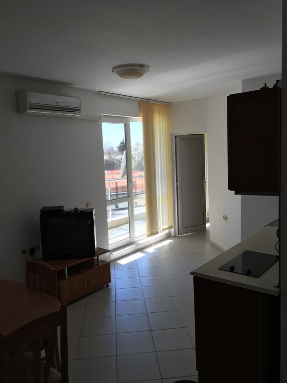 Adonai Apartments Nesebar Bagian luar foto
