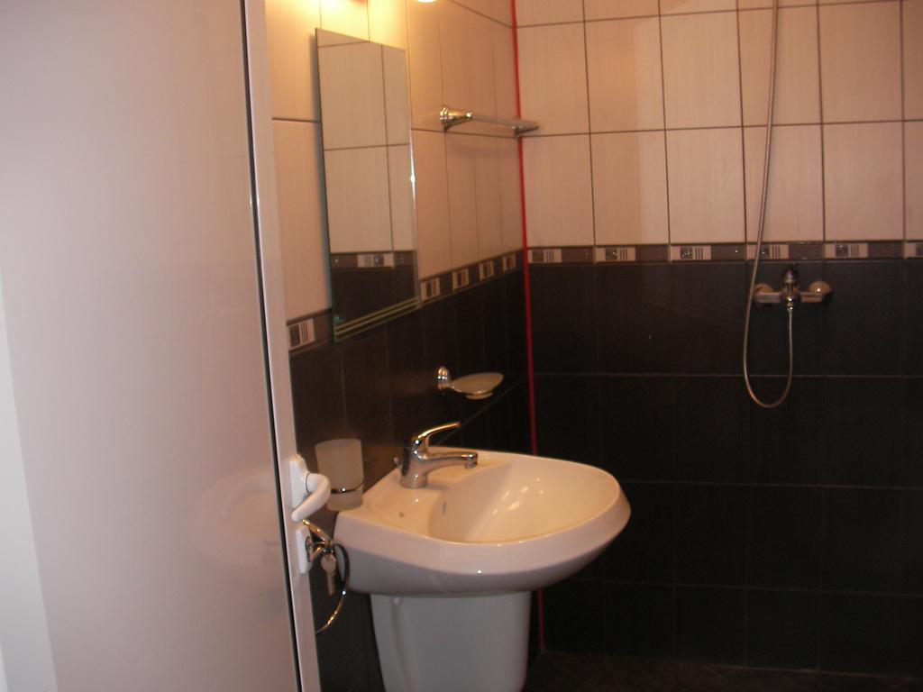 Adonai Apartments Nesebar Bagian luar foto