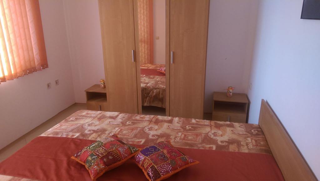 Adonai Apartments Nesebar Bagian luar foto
